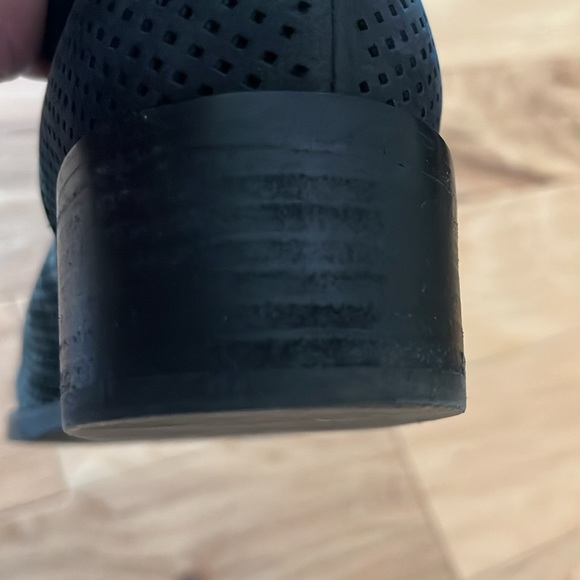 Eileen Fisher Black/Dark Gray Leather Mesh
Booties Stacked Heel Rounded Toe - 10 - Picture 8 of 8